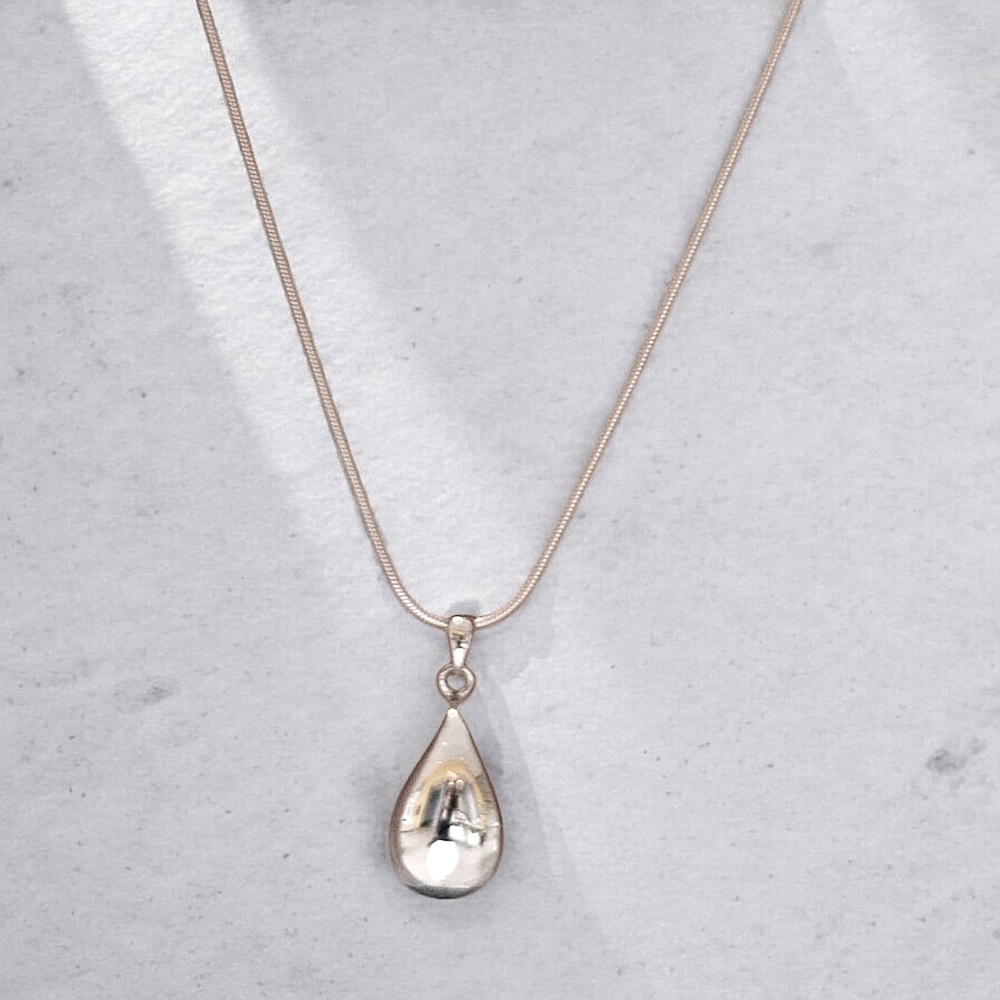 Lucent Necklace