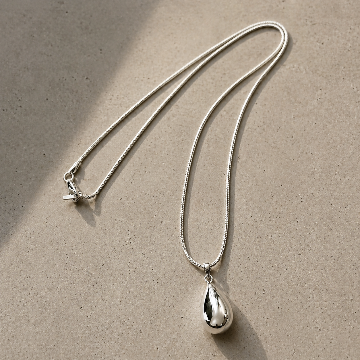 Lucent Necklace